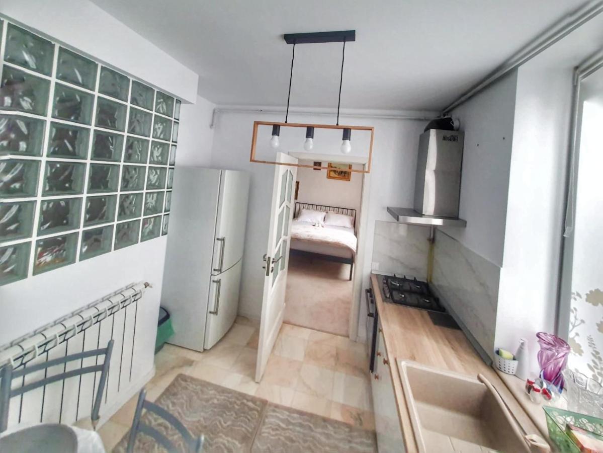 Garsoniera C&L Appartement Petroşani Buitenkant foto